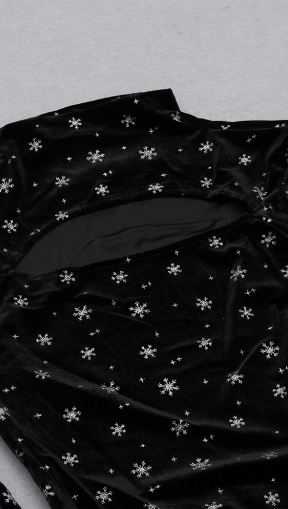 SNOWFLAKE LONG SLEEVE MIDI DRESS IN BLACK