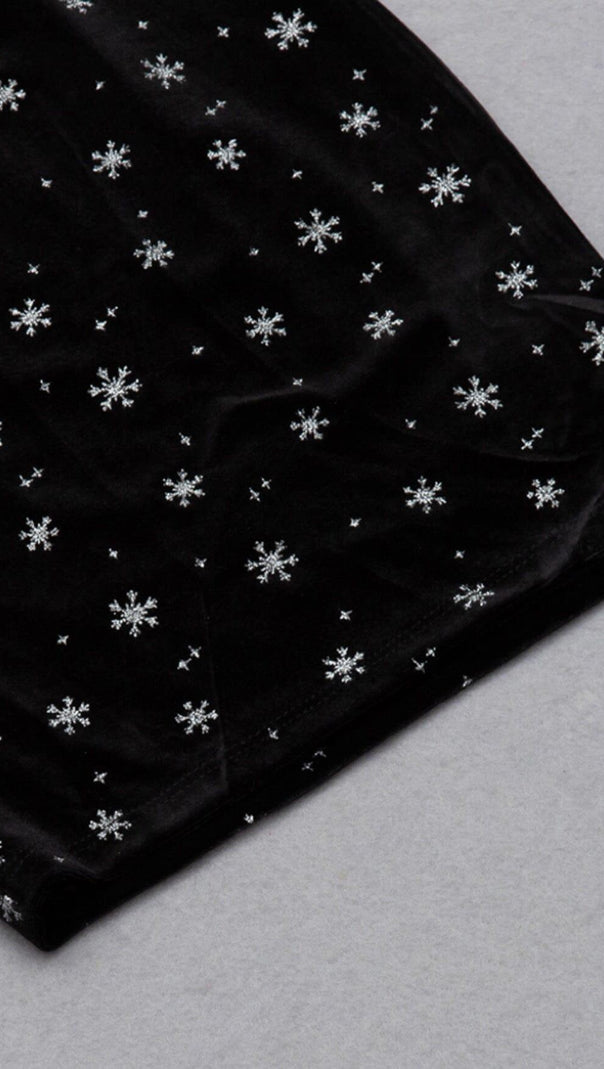 AIIZIE SNOWFLAKE LONG SLEEVE MIDI DRESS IN BLACK - product image