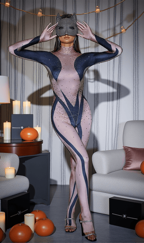 Carmelo Body – Schwarzer Jumpsuit mit Strass-Handschuhen und Print