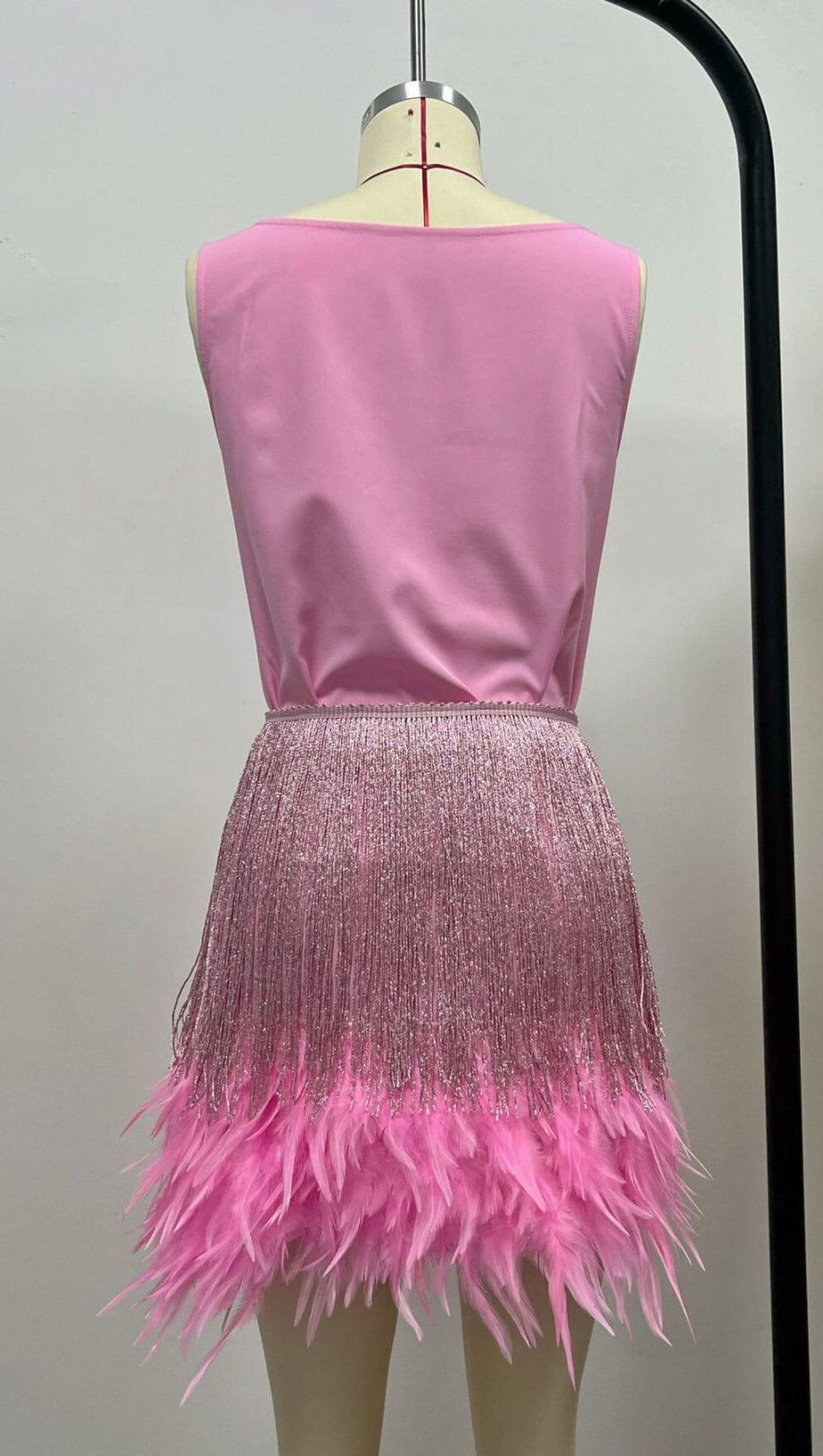 MINI ABITO CON PIUME E FRANGE LUCIDE ROSA