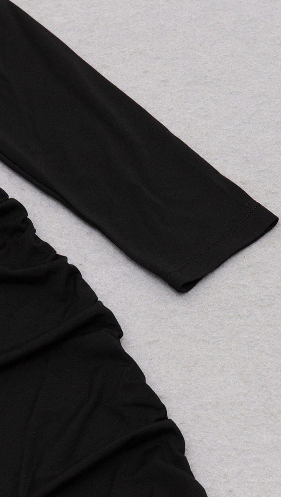 LONG SLEEVED V NECK PLEATED MIDI DRESS IN BLACK