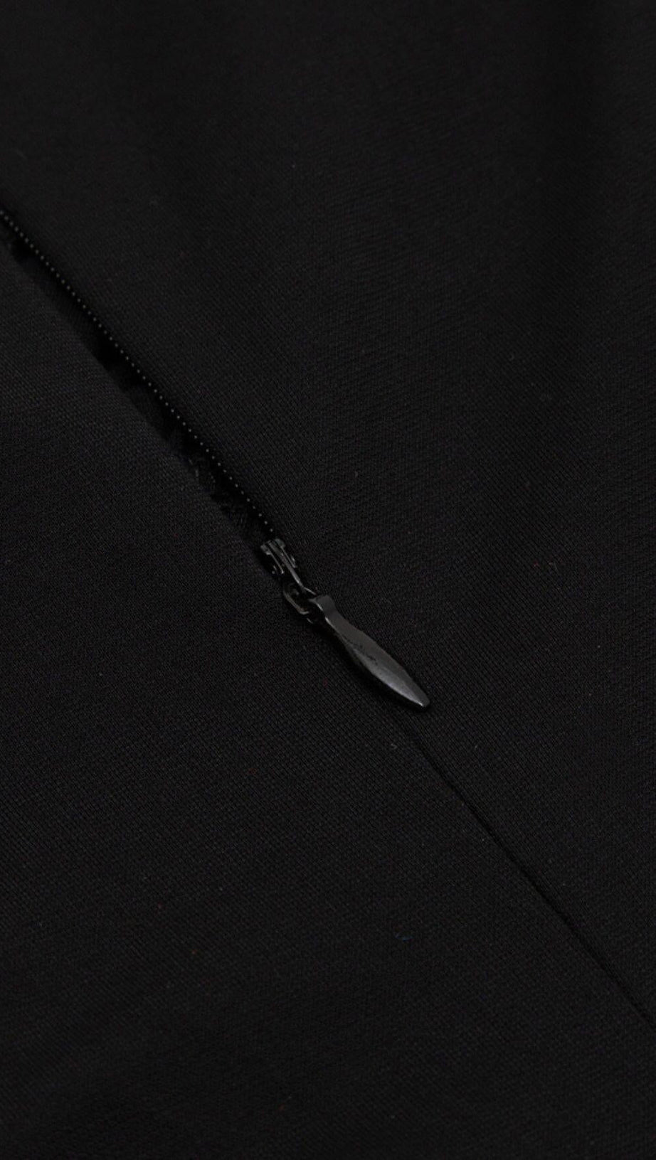 LONG SLEEVED V NECK PLEATED MIDI DRESS IN BLACK