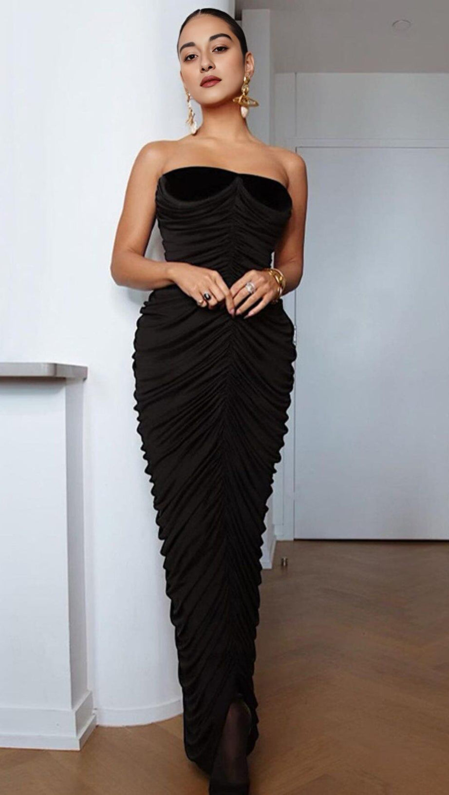STRAPLESS PLEATED DRESS IN BLACK