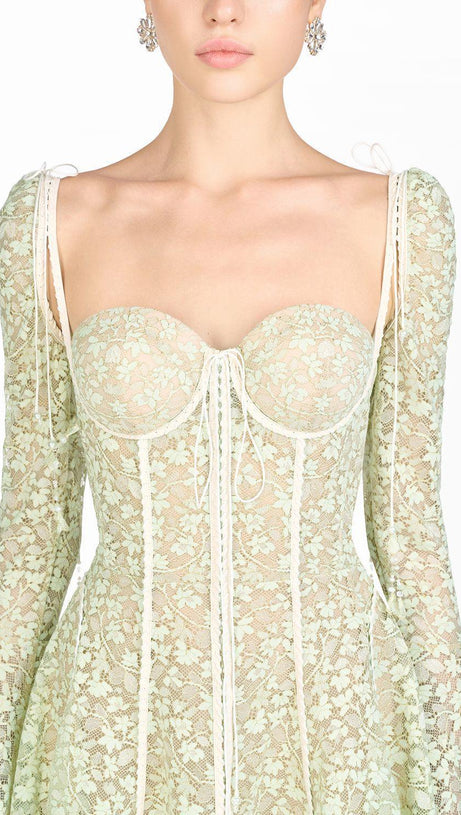 ABITO CORTO TERESA CON MANICHE A TROMBA E RICAMI IN PIZZO VERDE