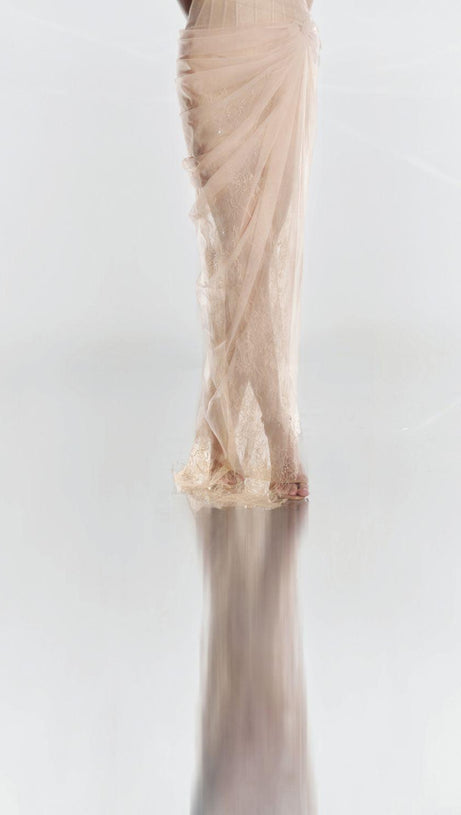 MIDIKLEID AUS MESH MIT GERÜSCHEN UND EINER SCHULTER IN HELLGELB