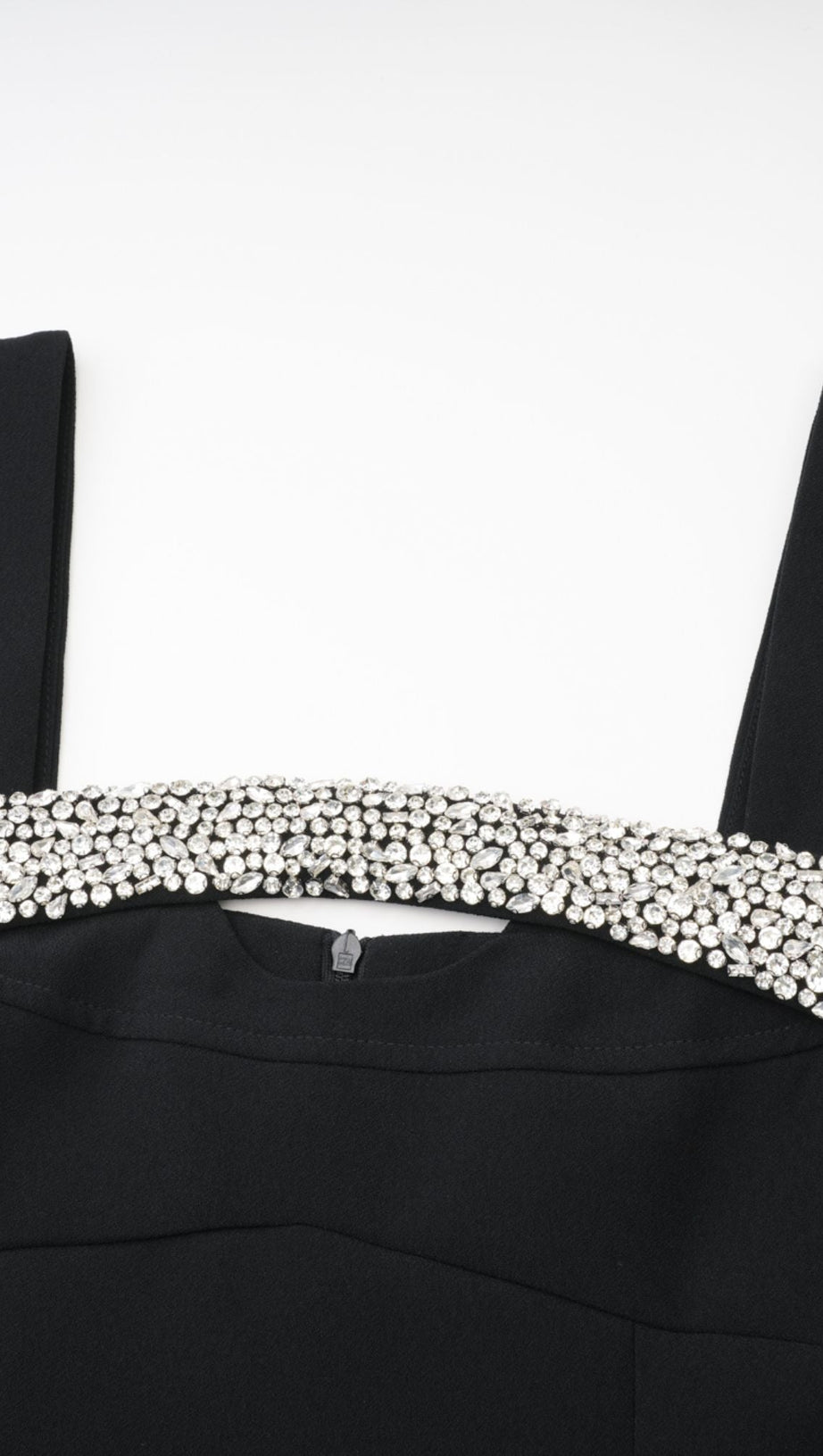 MINI ABITO NERO CON TAGLIO E CRISTALLI