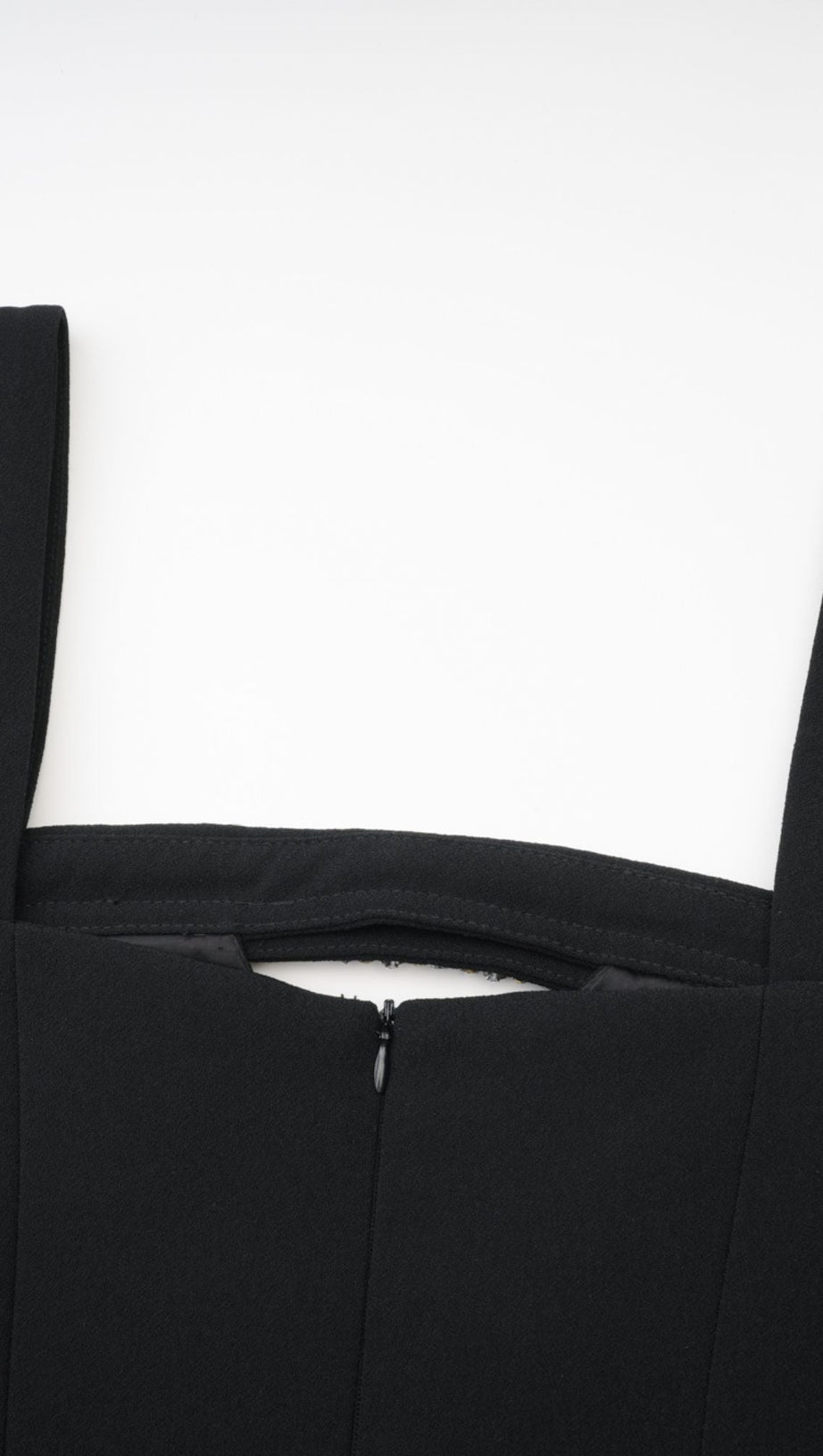 MINI ABITO NERO CON TAGLIO E CRISTALLI