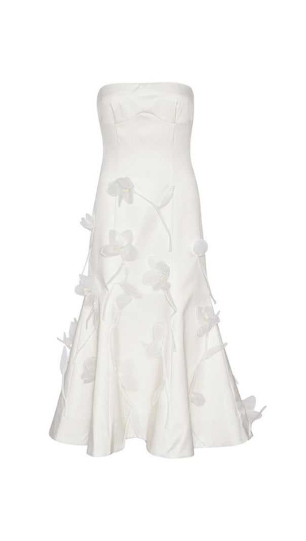 AIIZIE 3D FLORAL APPLIQUE SLEEVELESS MIDI DRESS IN WHITE - product image