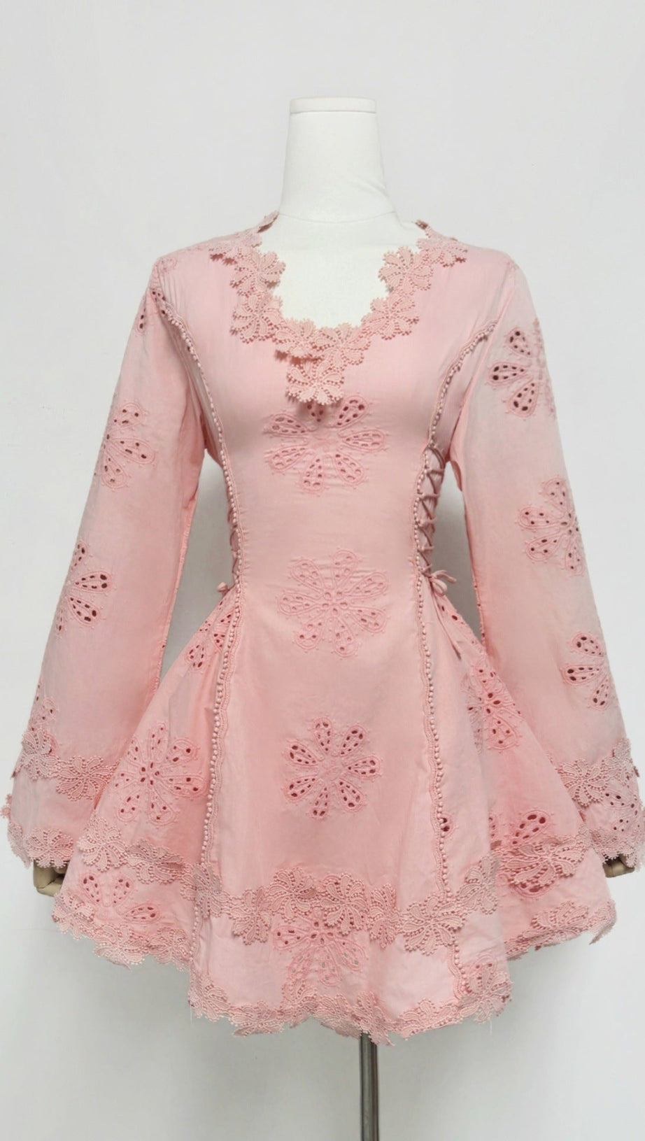 FLOWER EMBROIDERY HOLLOW MINI DRESS IN WHITE