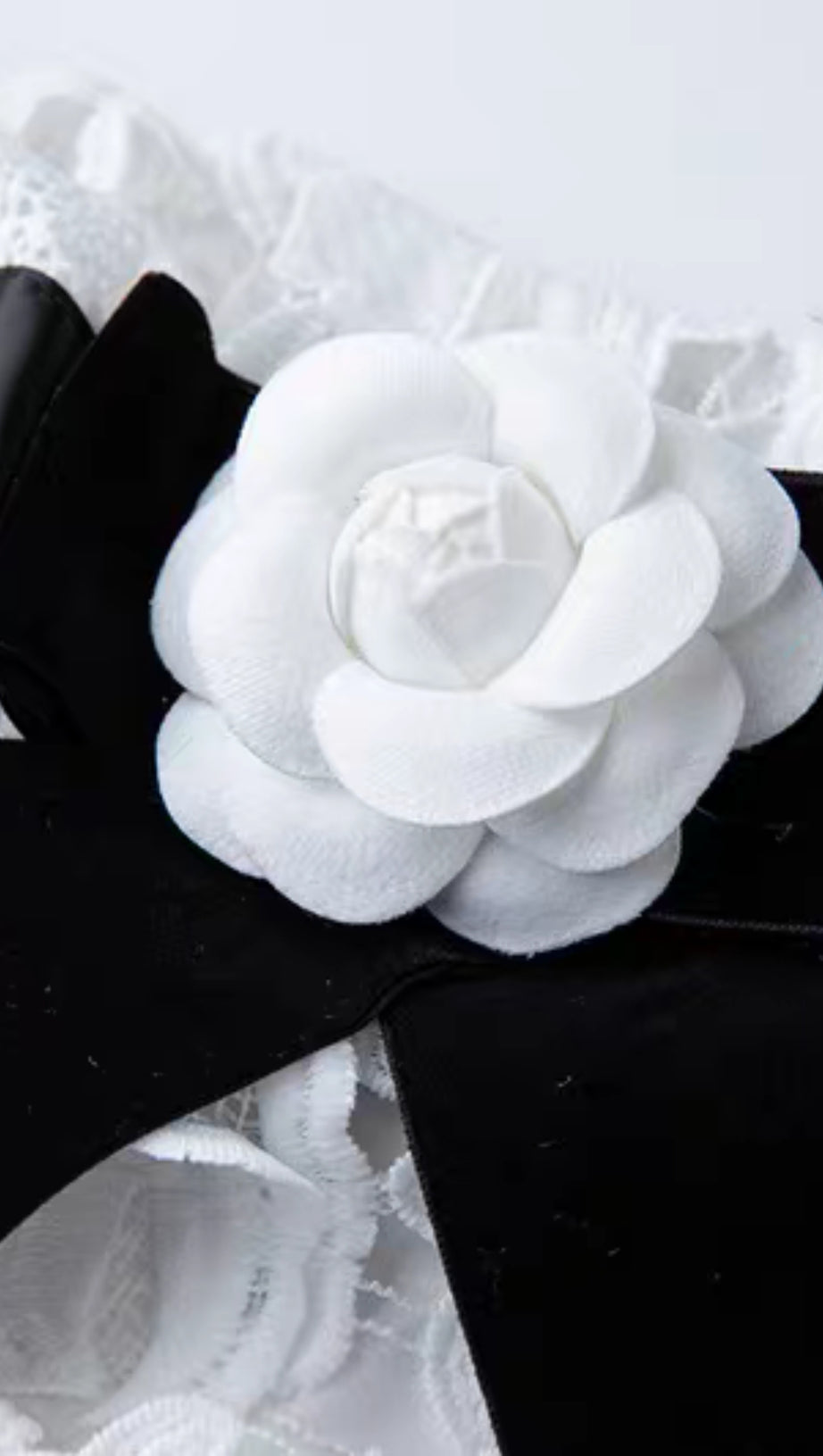 STRAPLESS FLOWER EMBROIDERY MAXI DRESS IN WHITE