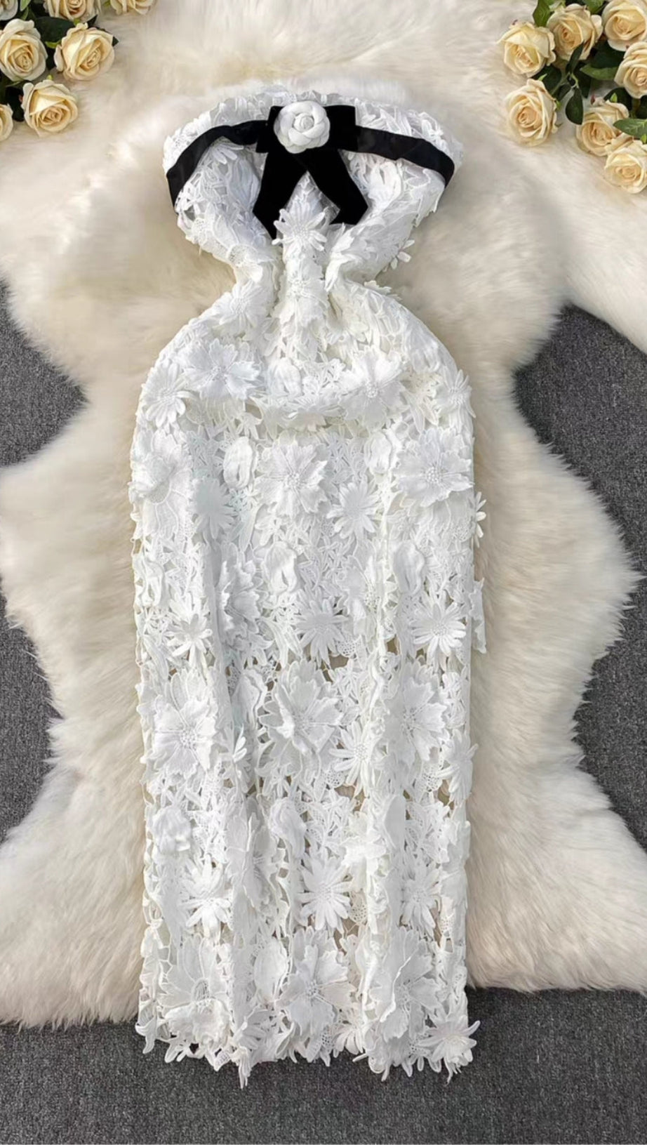 STRAPLESS FLOWER EMBROIDERY MAXI DRESS IN WHITE