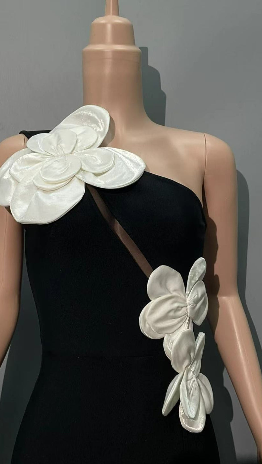 BLACK HELOISE FLOWERS SLIT ONE SHOULDER BANDAGE MAXI DRESS