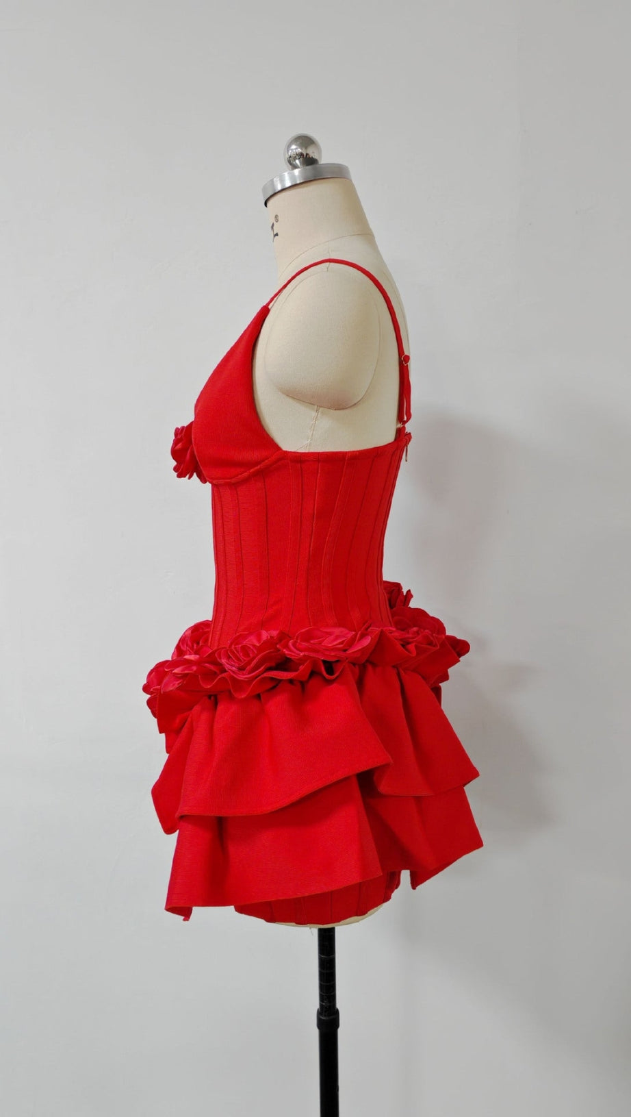 MINI ABITO MARCIA SENZA MANICHE CON PAILLETTES E FIORI IN ROSSO