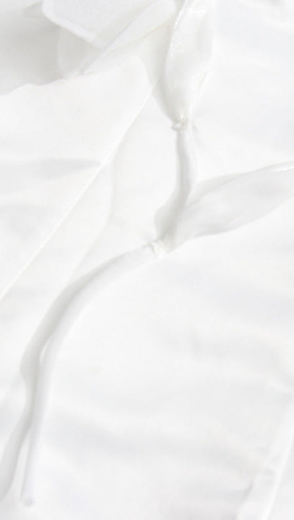 AIIZIE 3D FLORAL APPLIQUE SLEEVELESS MIDI DRESS IN WHITE - product image