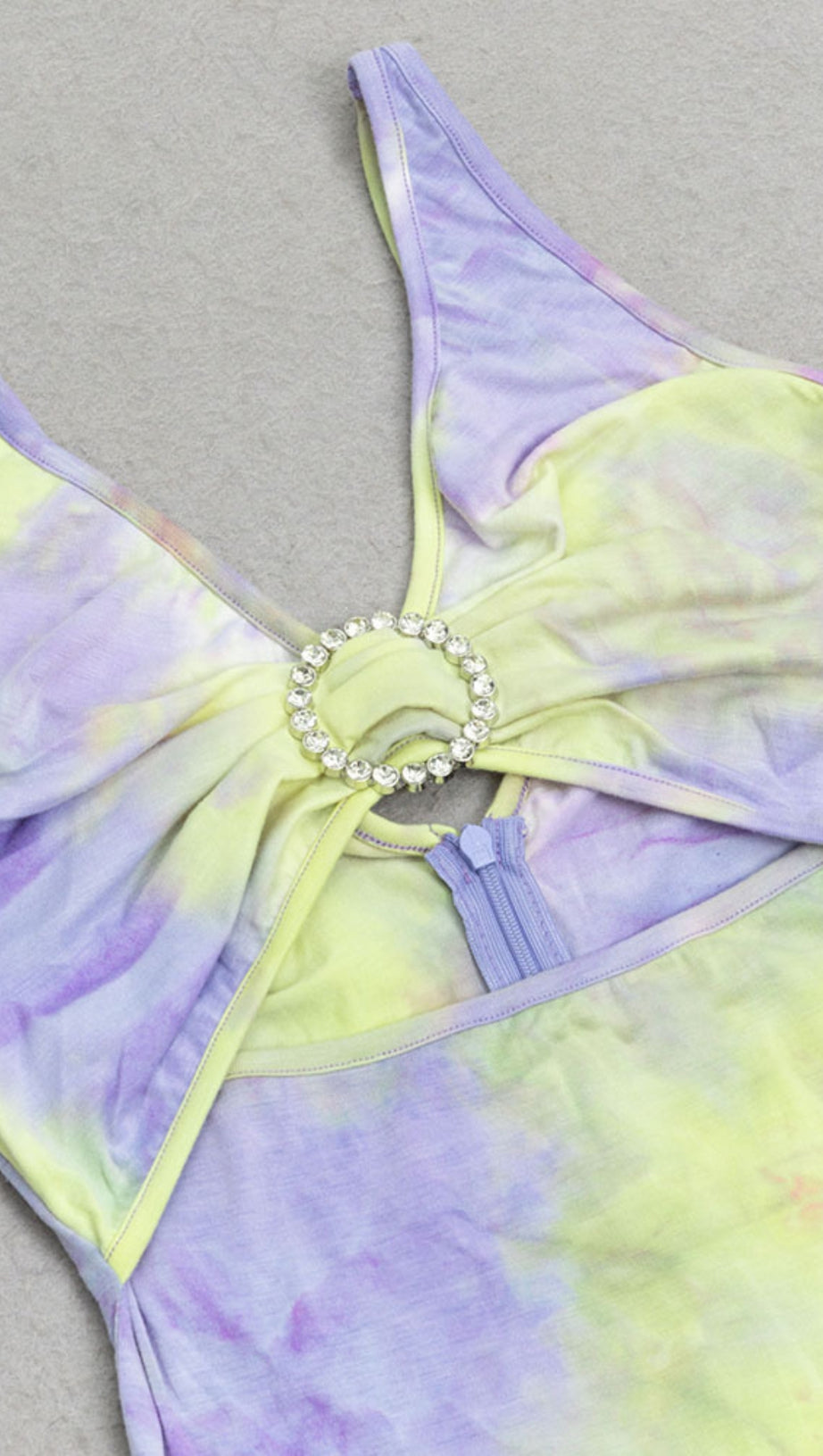 Meerjungfrauenkleid mit Batikmuster und Rüschen