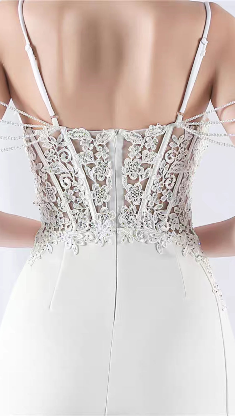 FLOWER BEAD CORSET MAXI DRESS IN WHITE