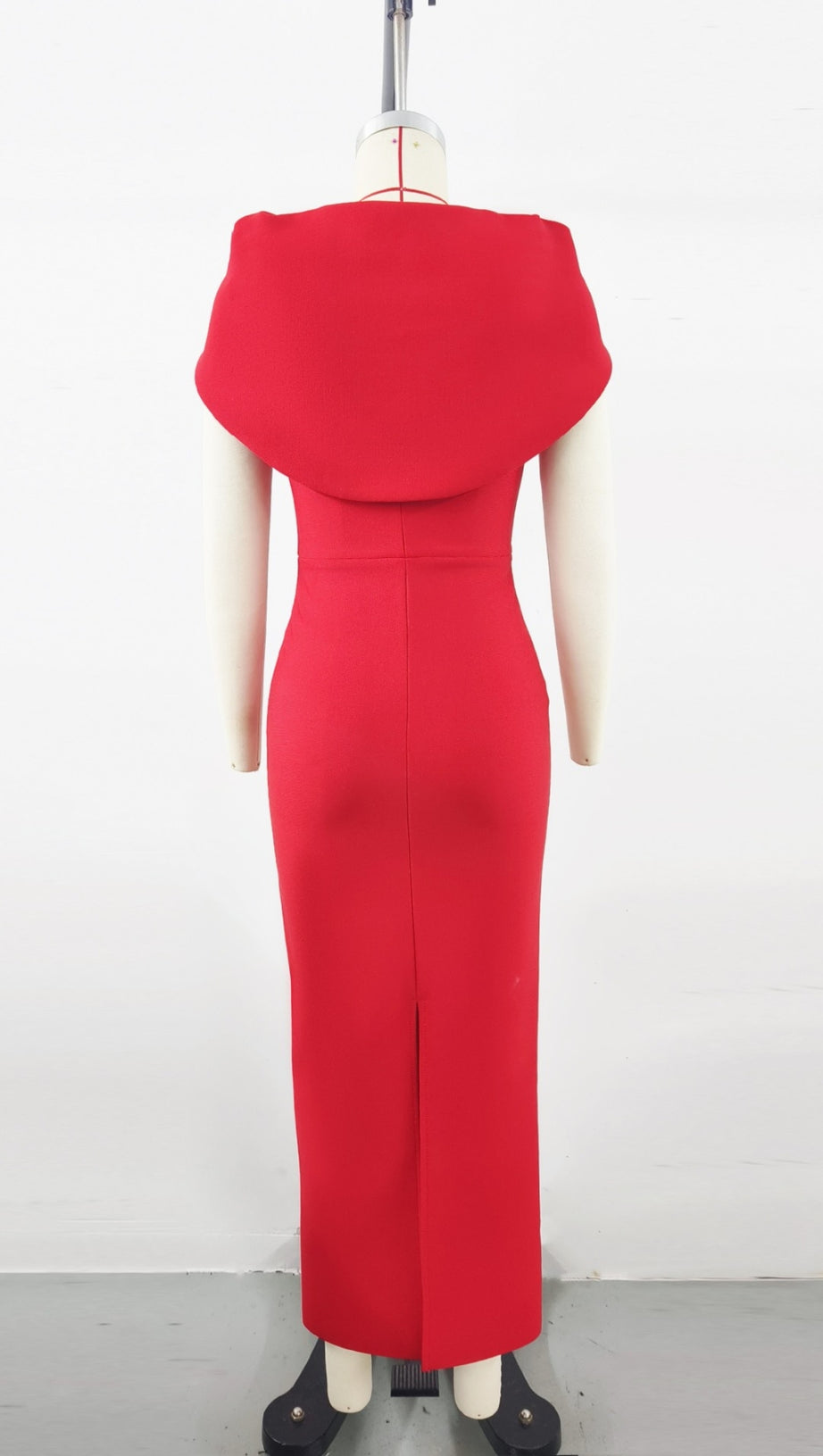 ABITO MIDI ADERENTE CON SCOLLO QUADRATO E MANICHE A CAPPUCCIO IN ROSSO