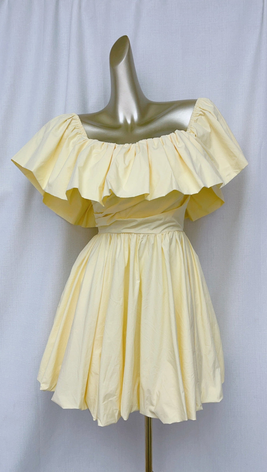 MINI ABITO A VOLANT CON SPALLE SCOPERTE E GONFIORE GIALLO