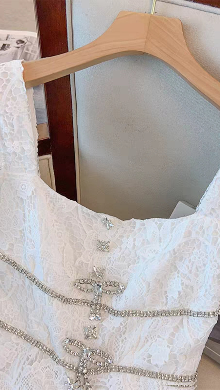 EMBROIDERED LACE MIDI DRESS IN CREAM