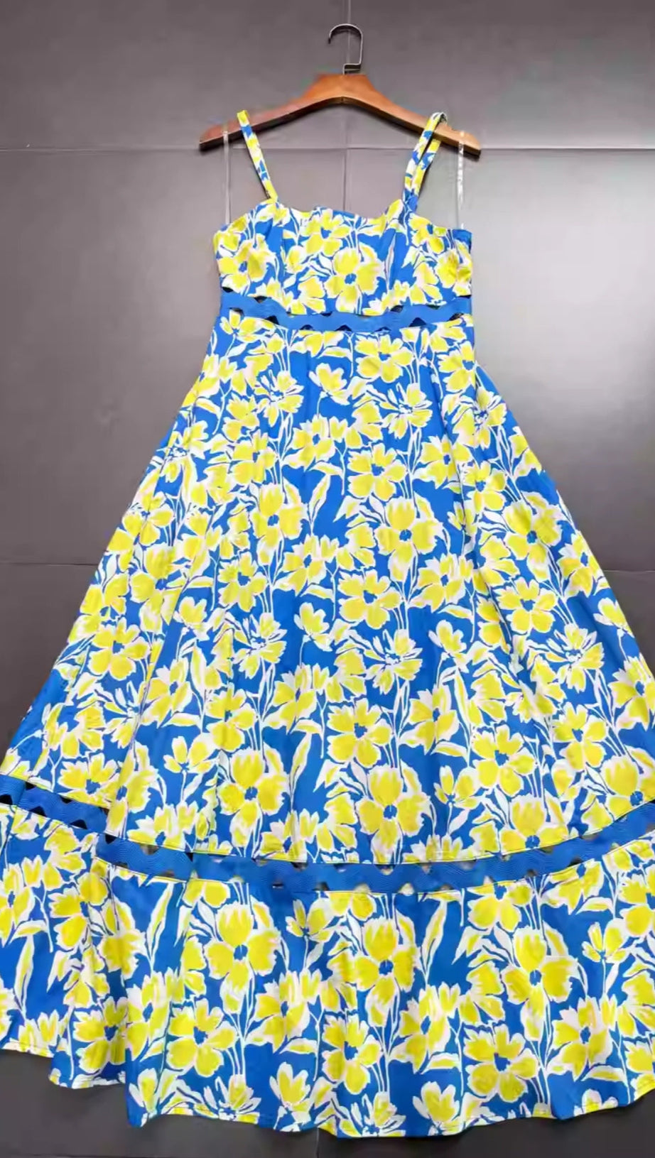 WALLIS FLORAL PRINT HOLLOW MIDI DRESS IN BLUE