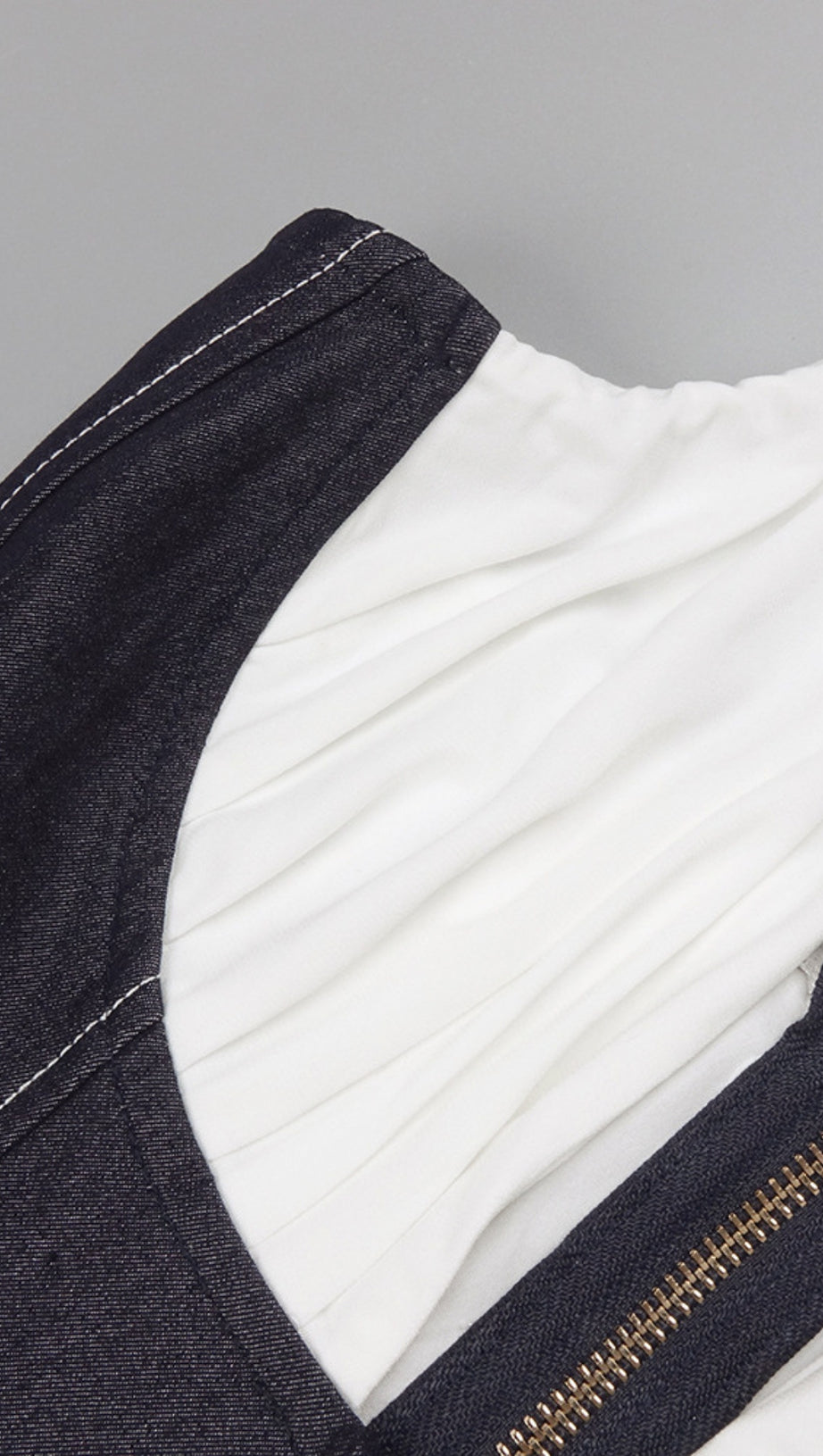 HALTER NECK CONTRAST CORSET MAXI DRESS IN WHITE