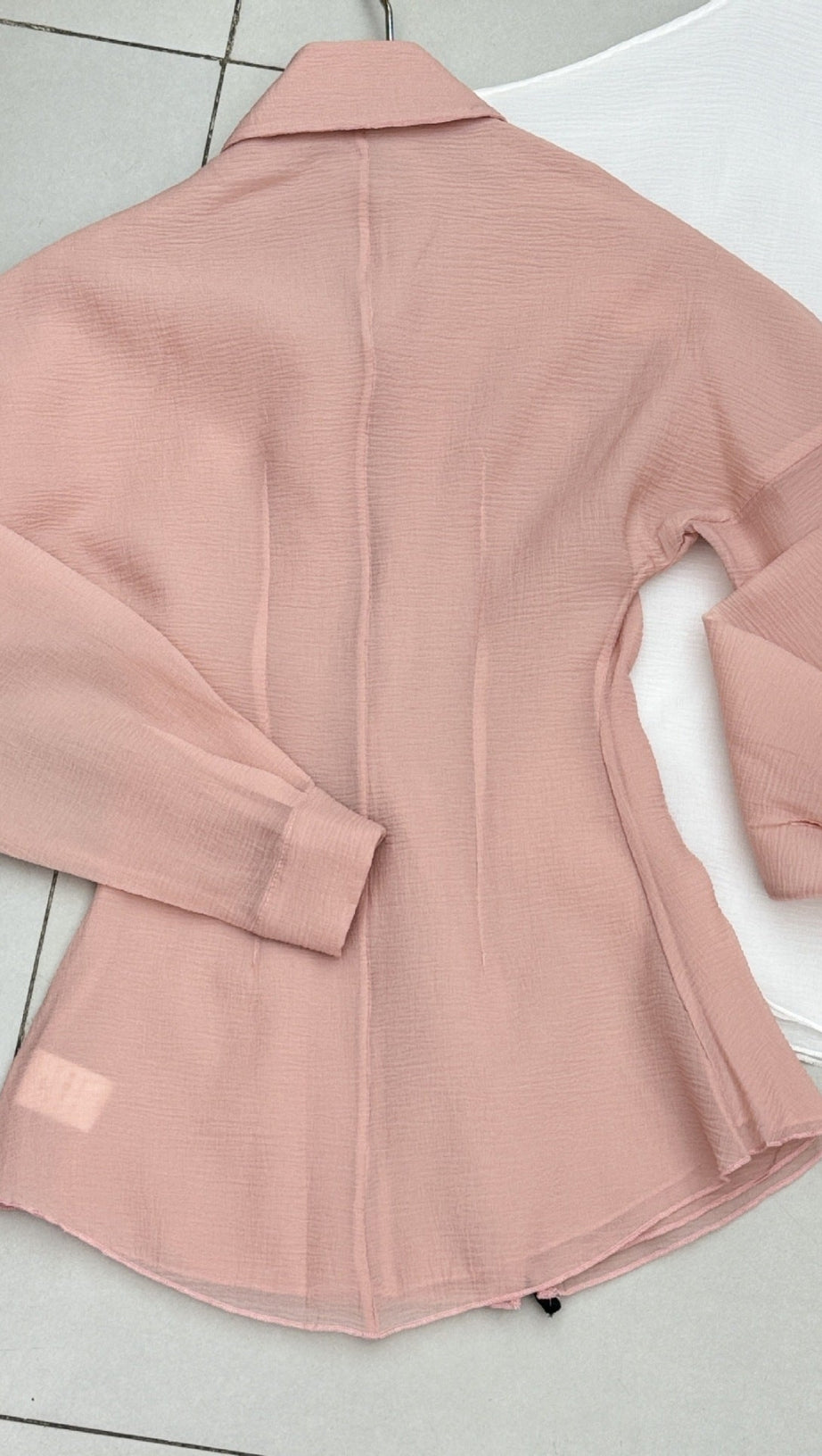 Mini-Chiffon-Hemdkleid mit Lagenbesatz in Rosa