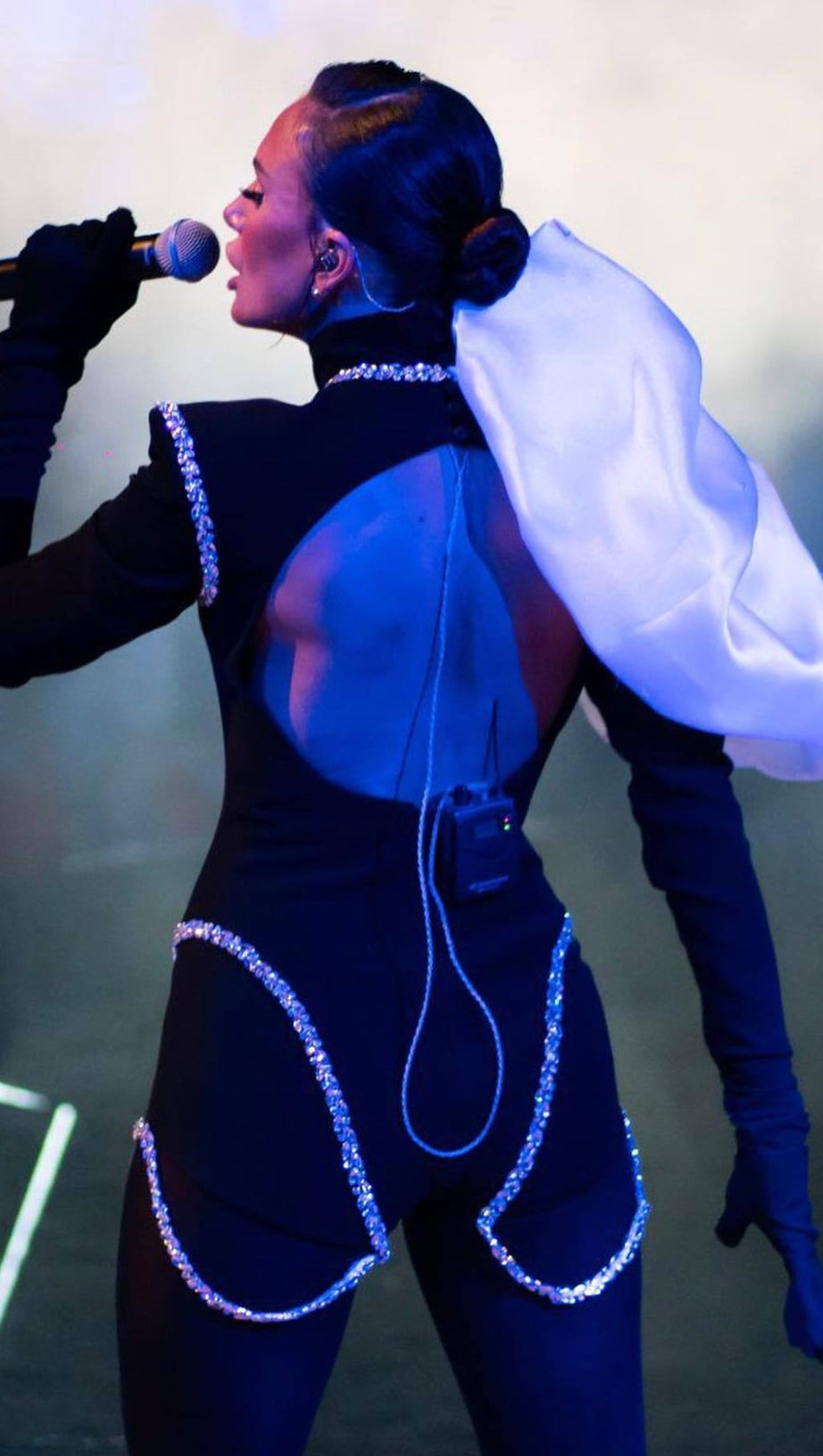 TUTINA A MANICHE LUNGHE CON COLLO ALTO E BORDI IN STRASS E CATENA, COLORE NERO