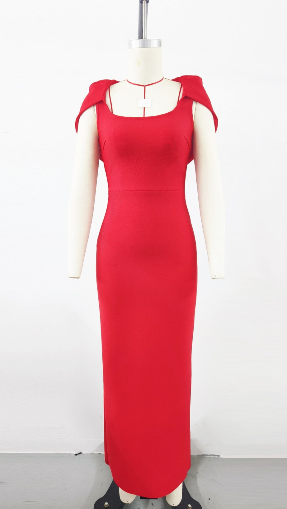 ABITO MIDI ADERENTE CON SCOLLO QUADRATO E MANICHE A CAPPUCCIO IN ROSSO