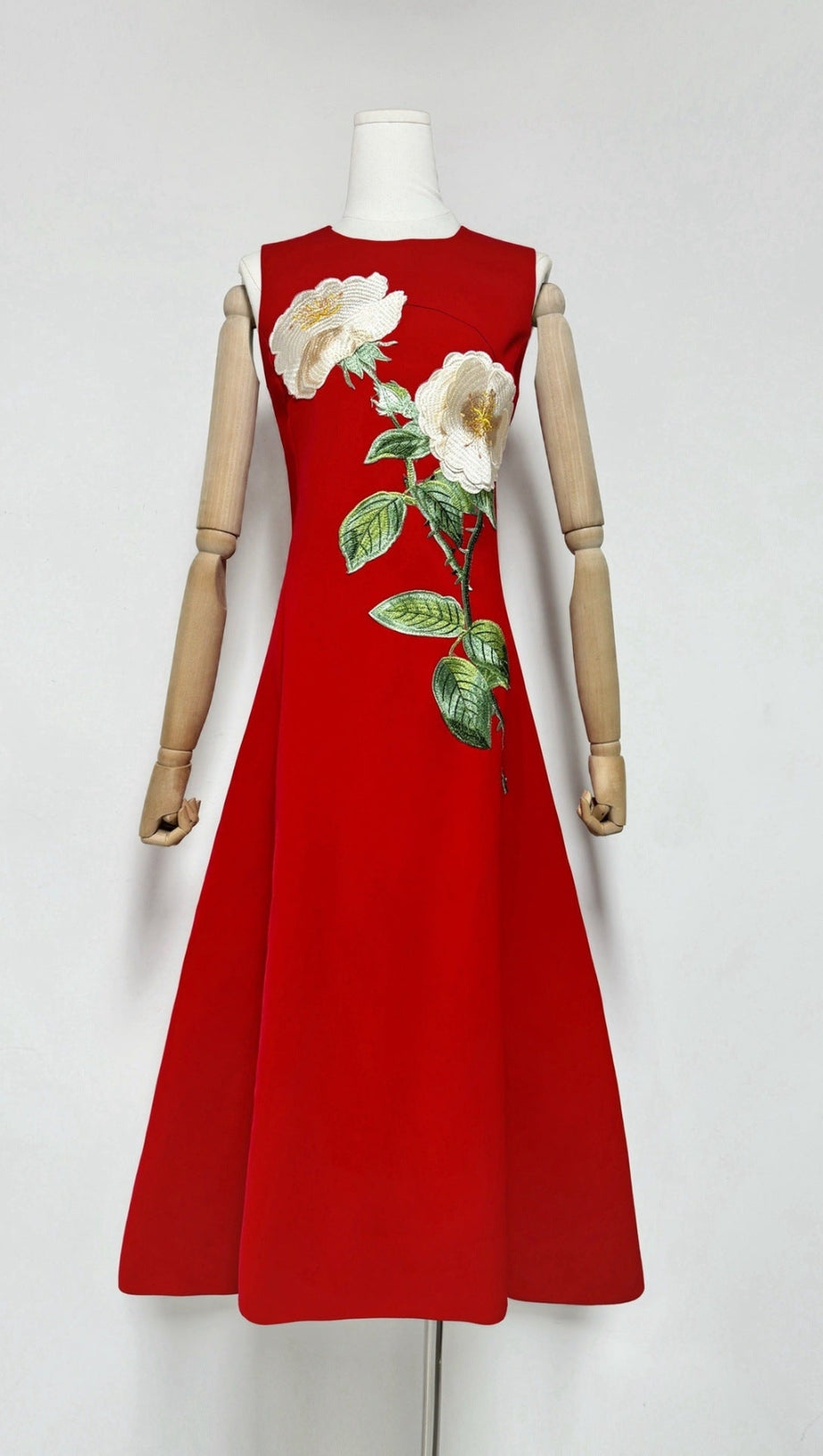 KATE FLORAL PRINT EMBELLISHED SLEEVELESS MIDI DRESS IN BLACK