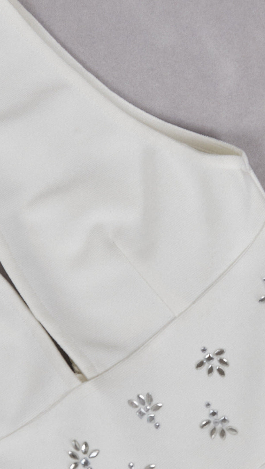 LILY DIAMOND V-NECK MIDI DRESS IN WHITE