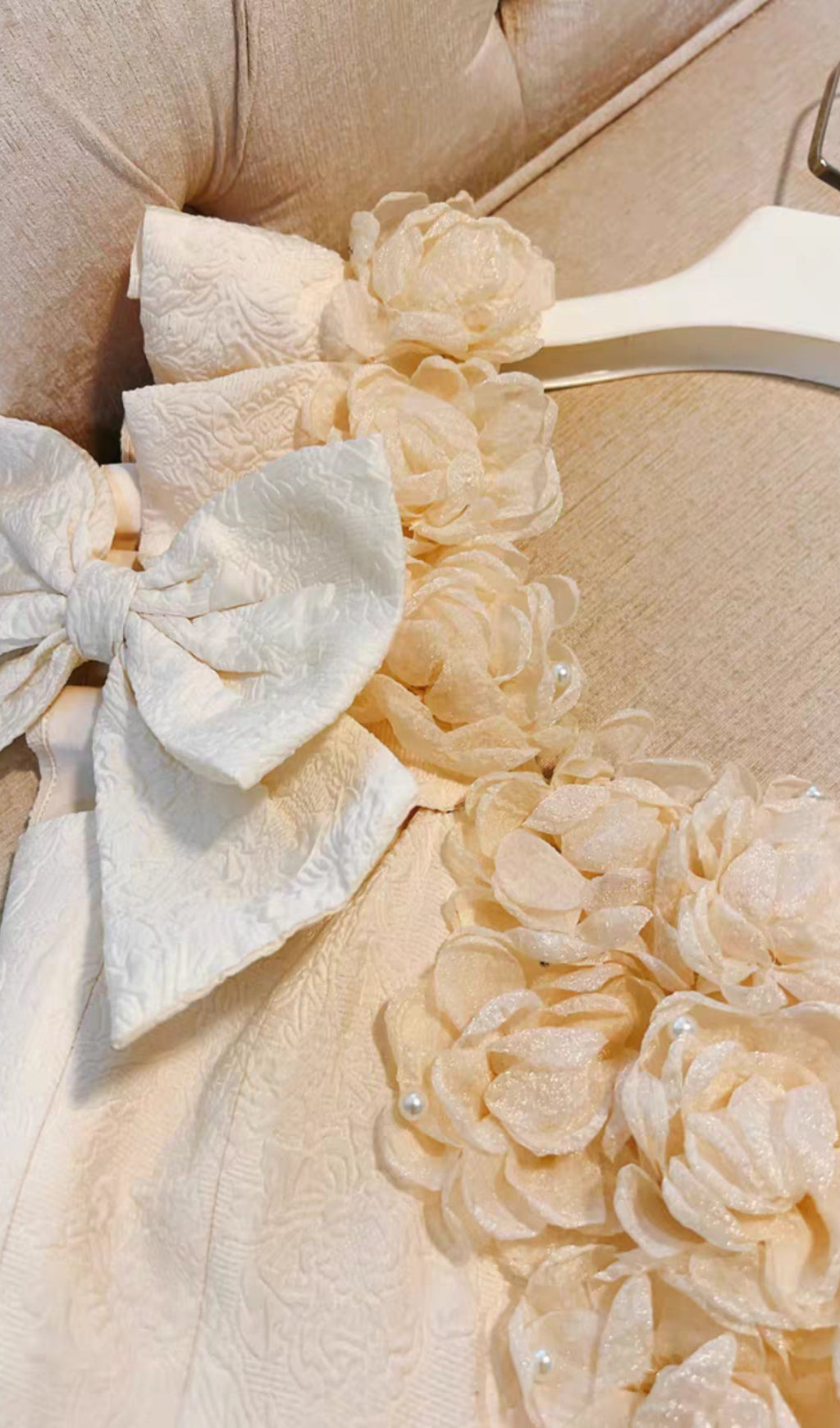 AIIZIE FLOWER MINI DRESS IN BEIGE - product image