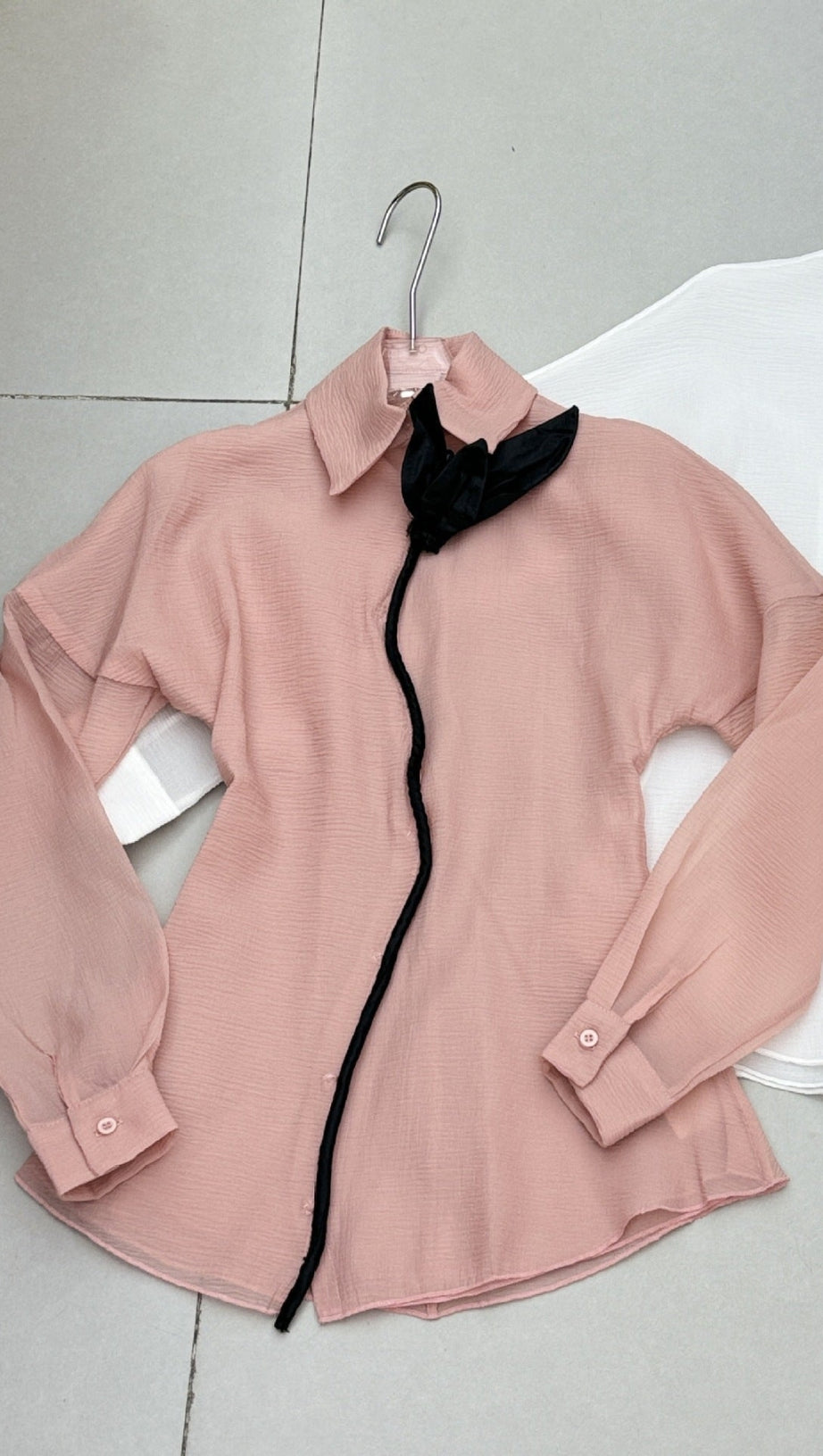 Mini-Chiffon-Hemdkleid mit Lagenbesatz in Rosa