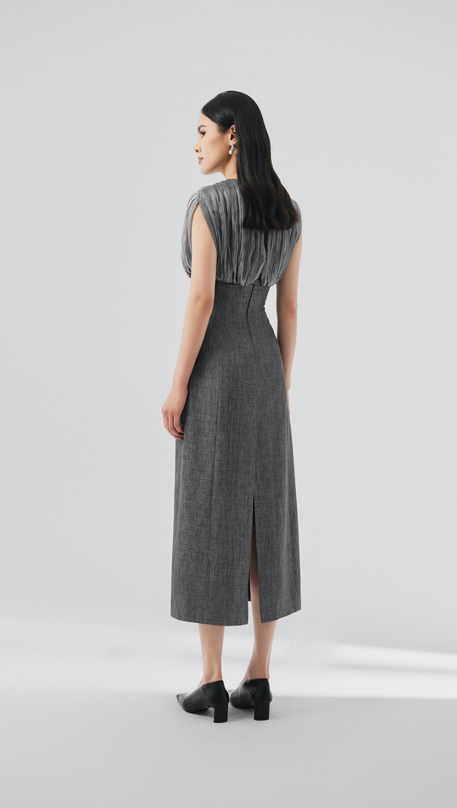 MESH STITCHING SLEEVELESS MIDI DRESS IN GREY
