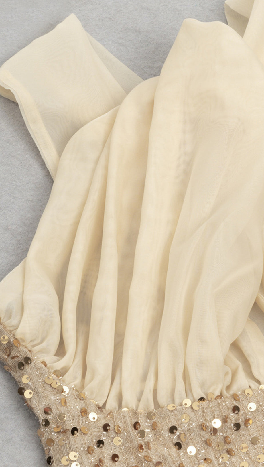 Gerafftes Neckholder-Midikleid mit Pailletten in Champagner