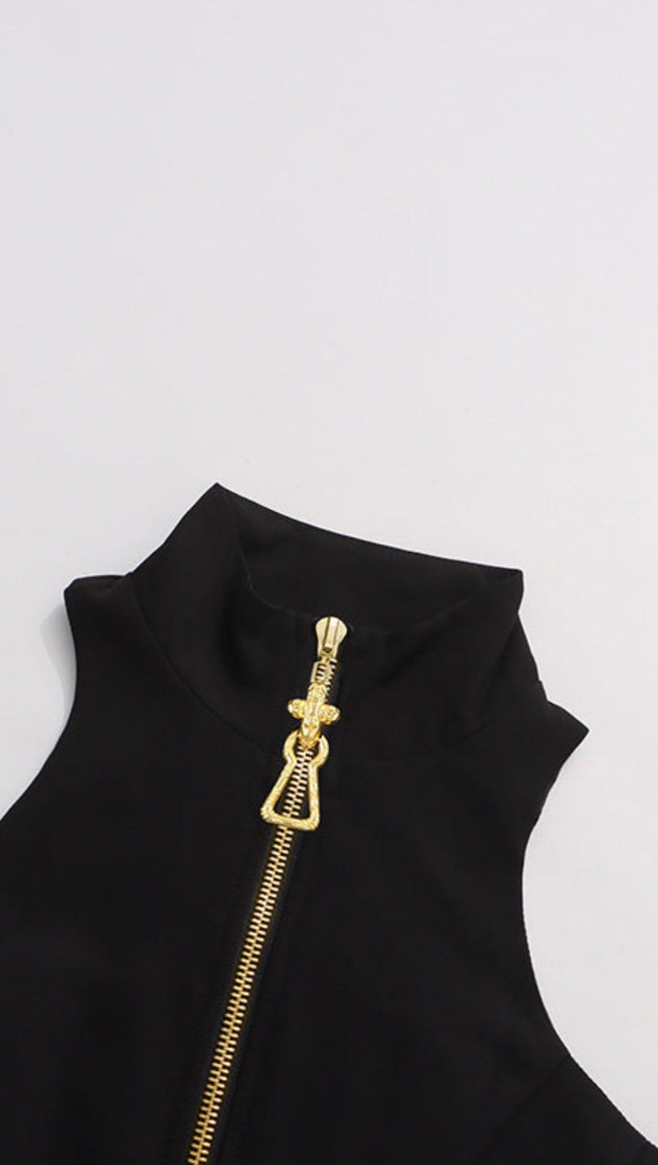 CAROL BLACK HALTERNECK DRESS IN GRAIN DE Poudre WOOL