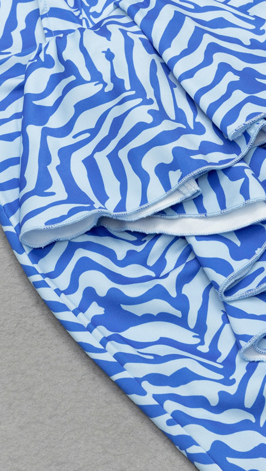 Neckholder-Midikleid mit Rüschen und Zebra-Print in Blau 