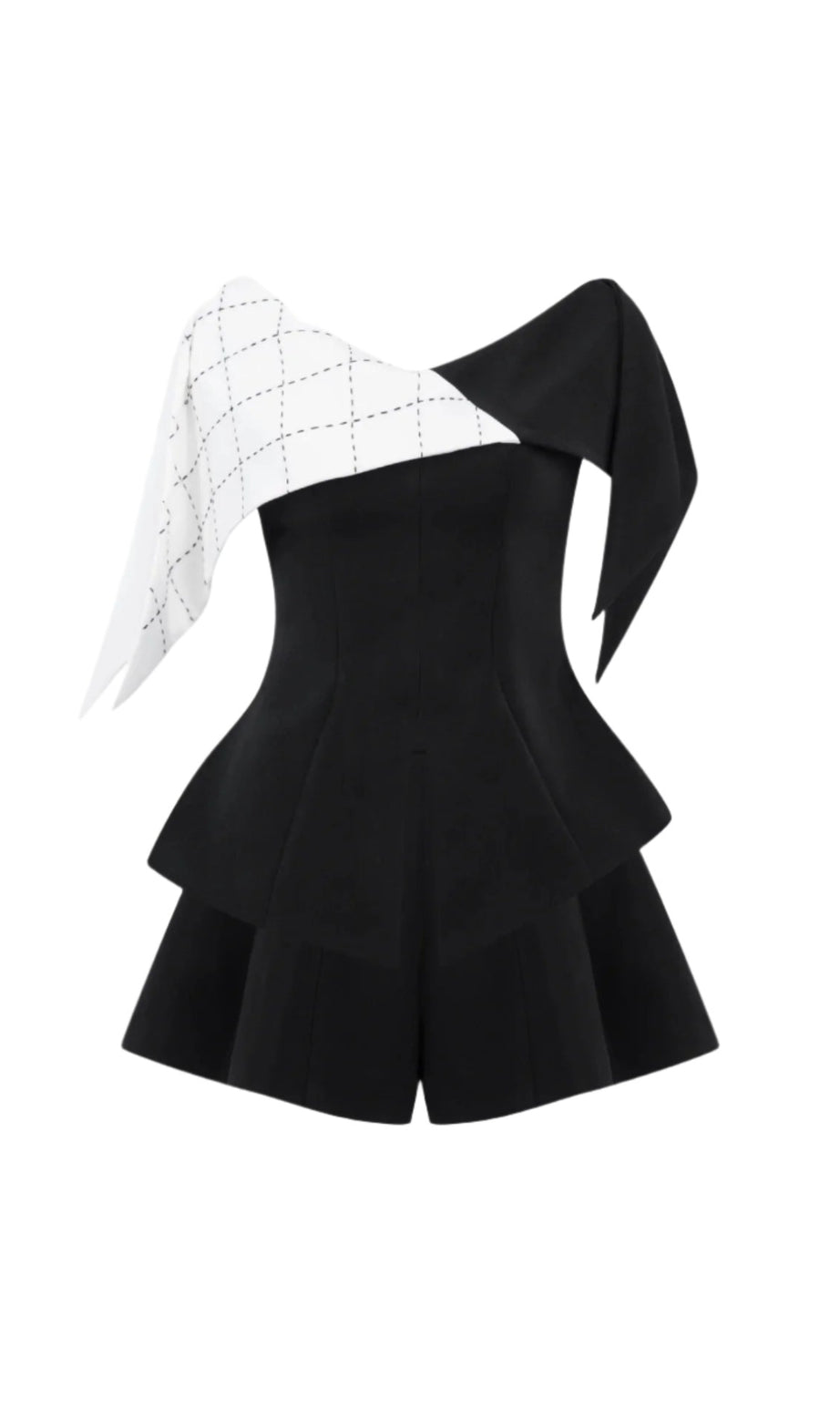 set due pezzi composto da top bicolore, pantaloncini a gamba larga