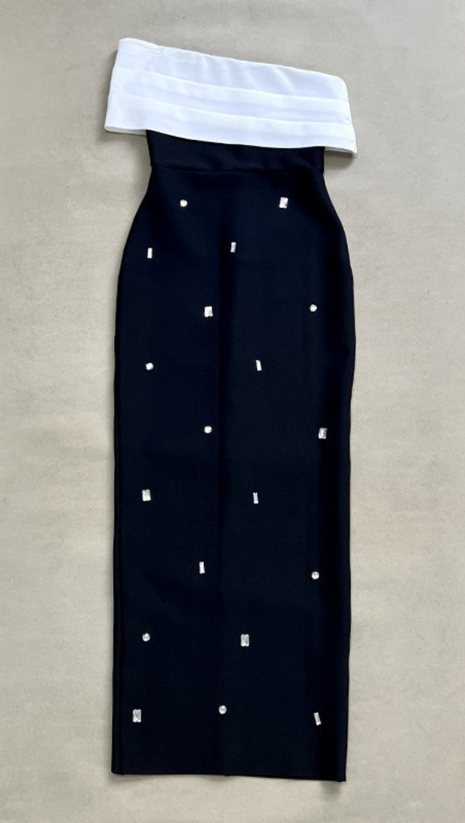 ABITO MIDI BIANCO CON SPALLE SCOPERTE E STRASS