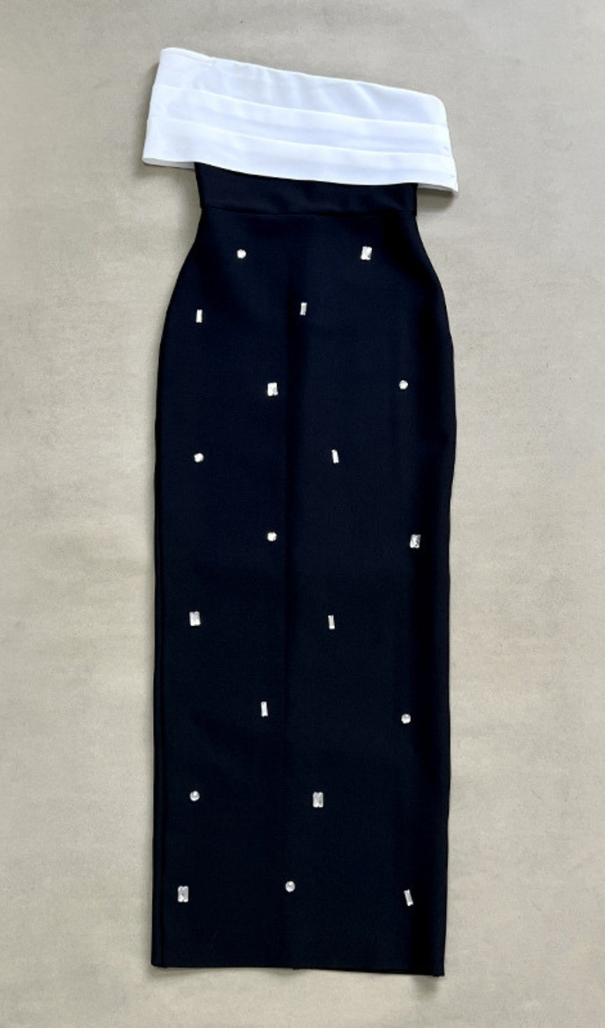 ABITO MIDI BIANCO CON SPALLE SCOPERTE E STRASS