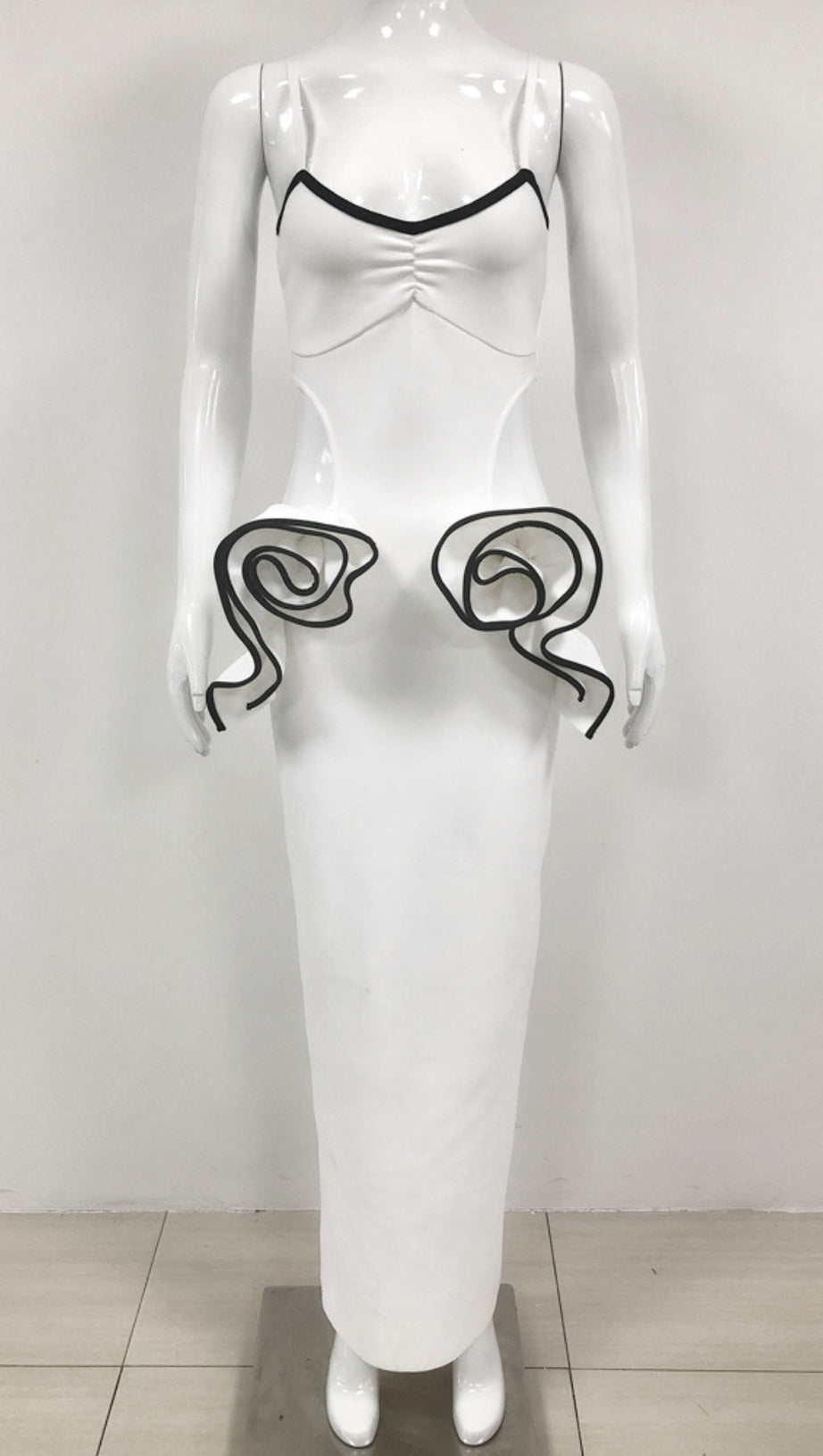 CONTRAST - TRIM CUTOUT RUFFLE - ACCENT MIDI DRESS IN WHITE