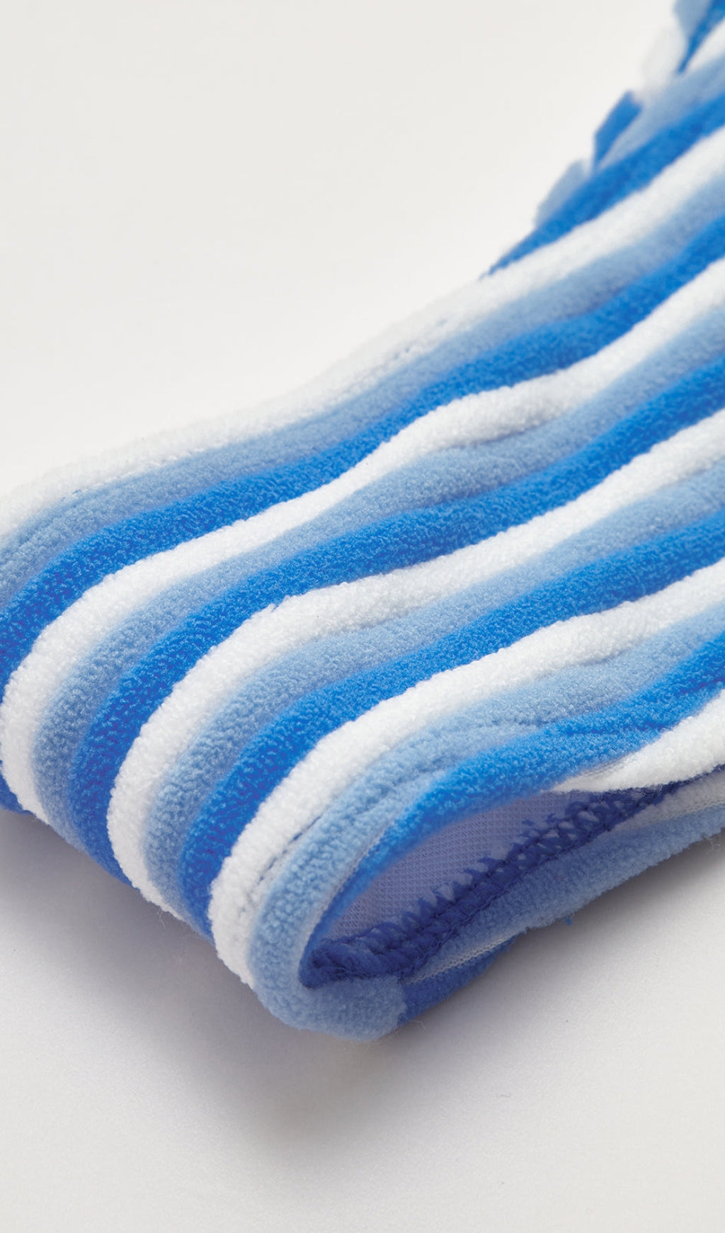 BIKINI A RIGHE CON TRIANGOLO E HALTER