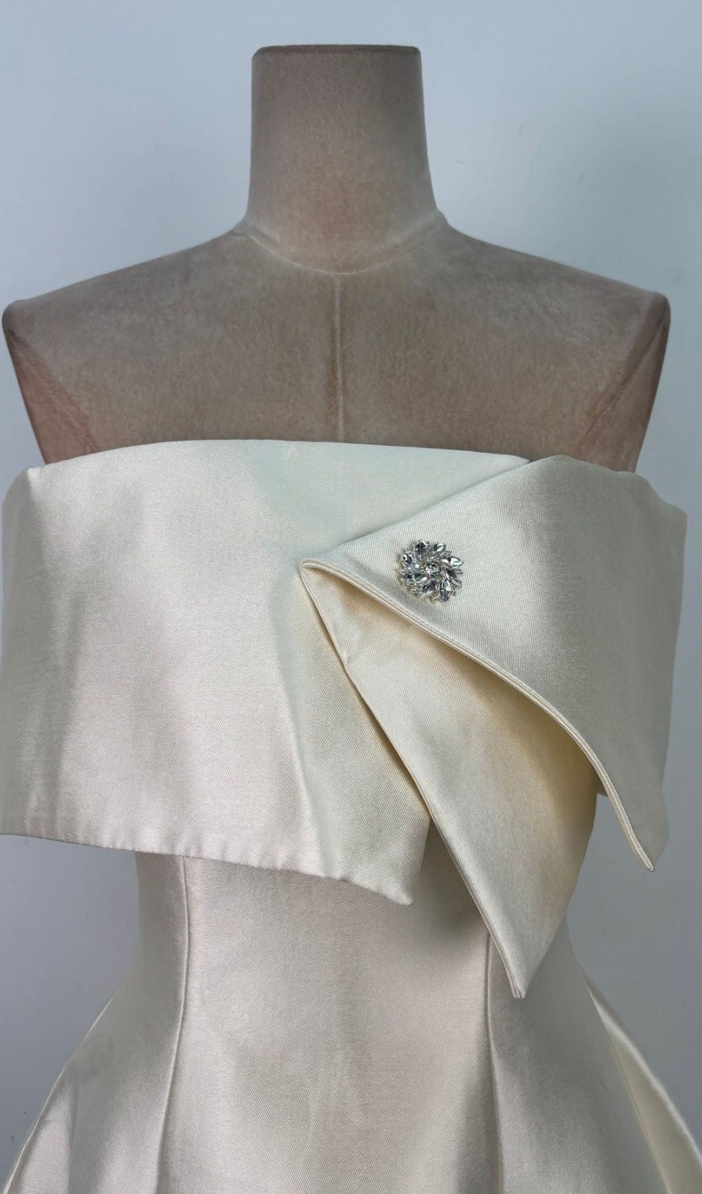 AIIZIE BRIANNA ONE-SHOULDER SATIN MINI DRESS IN APRICOT - product image