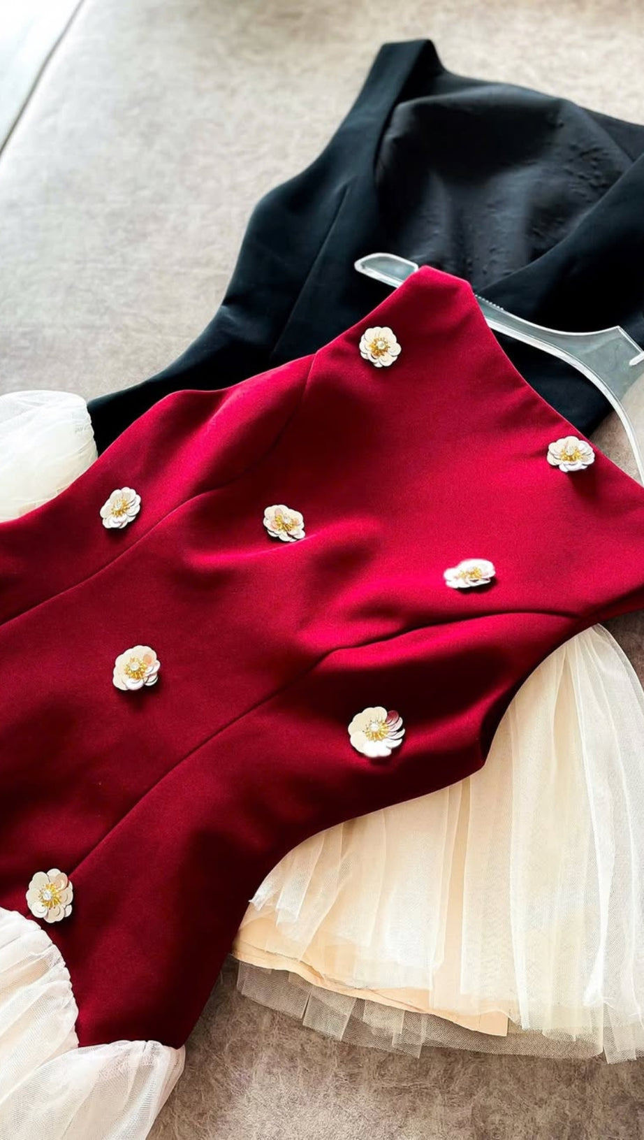 BERYL 3D FLOWER PATCHWORK TULLE MINI DRESS IN RED