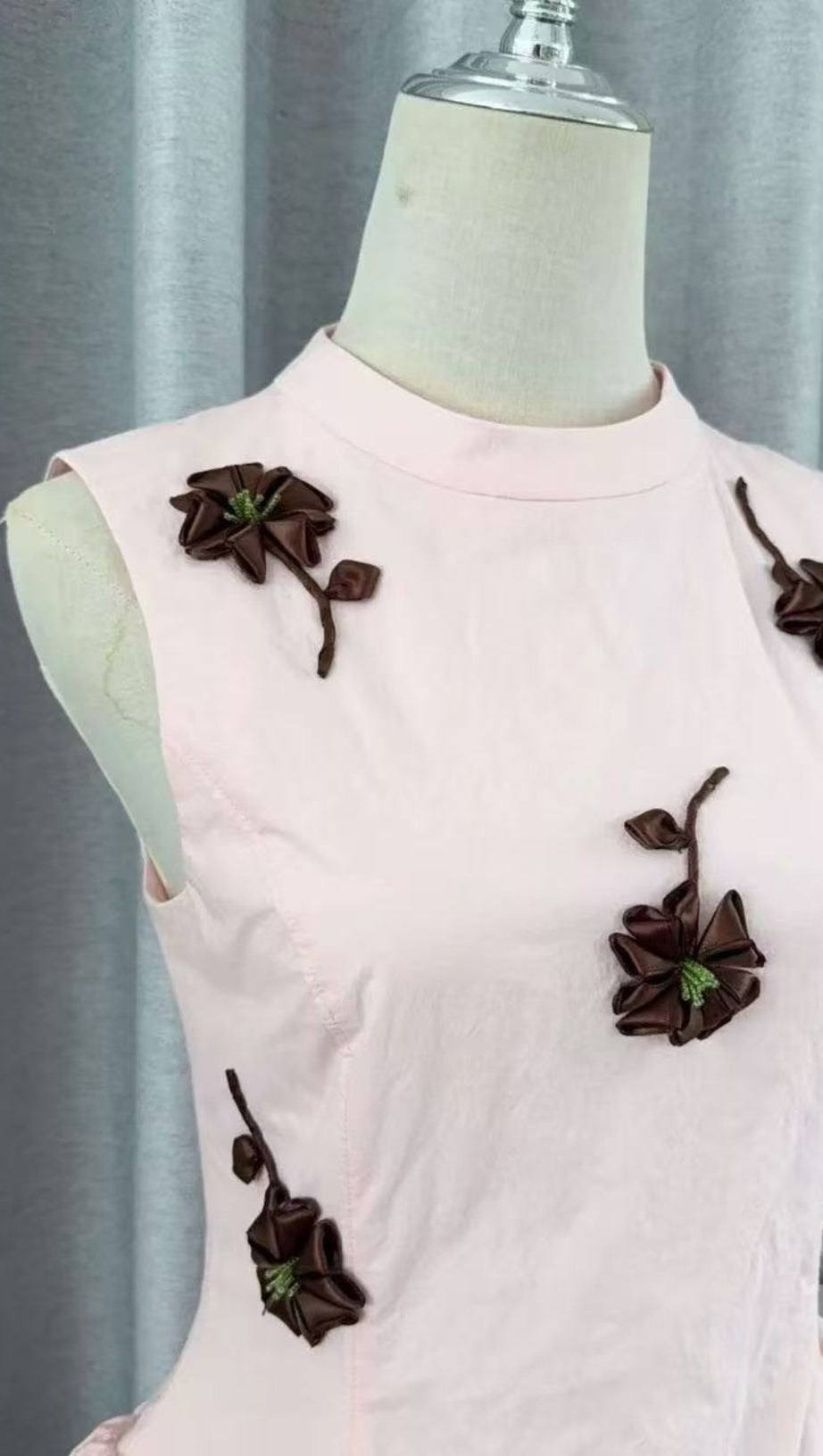 VIVIEN FLOWER EMBELLISHED PUFFY MINI DRESS IN PINK