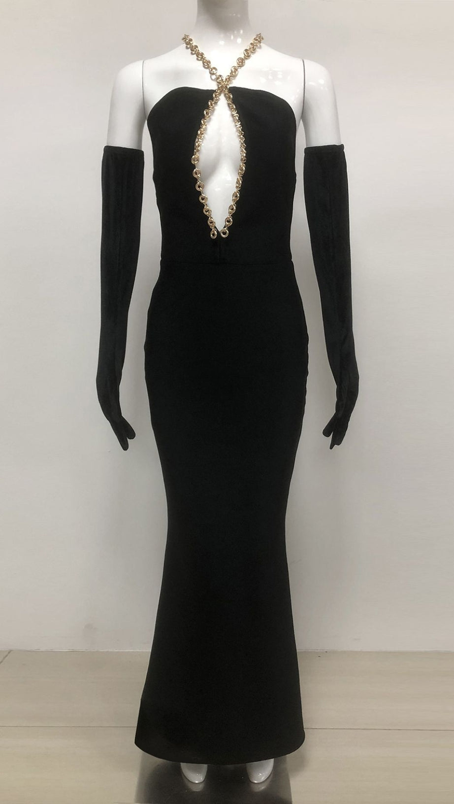 CHAIN - NECKLINE MERMAID GOWN WITH GLOVES IN BLACK