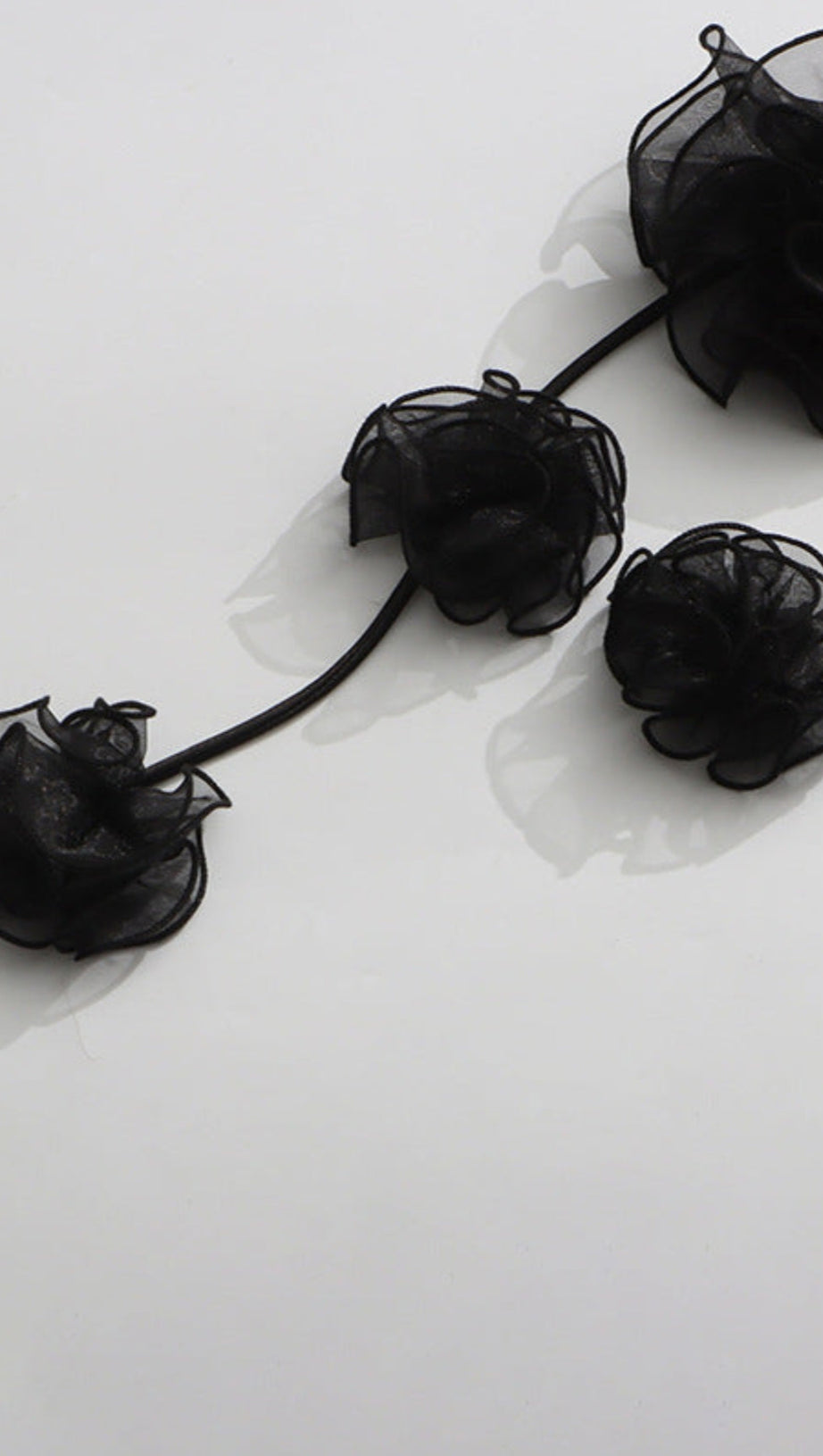 ABITO CORTO SENZA MANICHE CON FIORI 3D CHERYL IN NERO