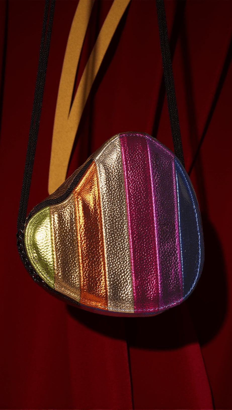 ISKRA METALLIC HEART LEATHER CLUTCH