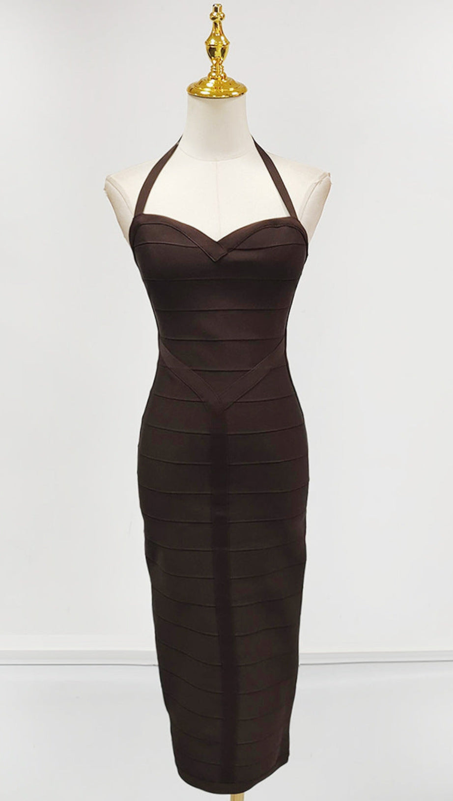Schokoladenbraunes Neckholder-Midi-Bandagekleid in Bodycon-Optik