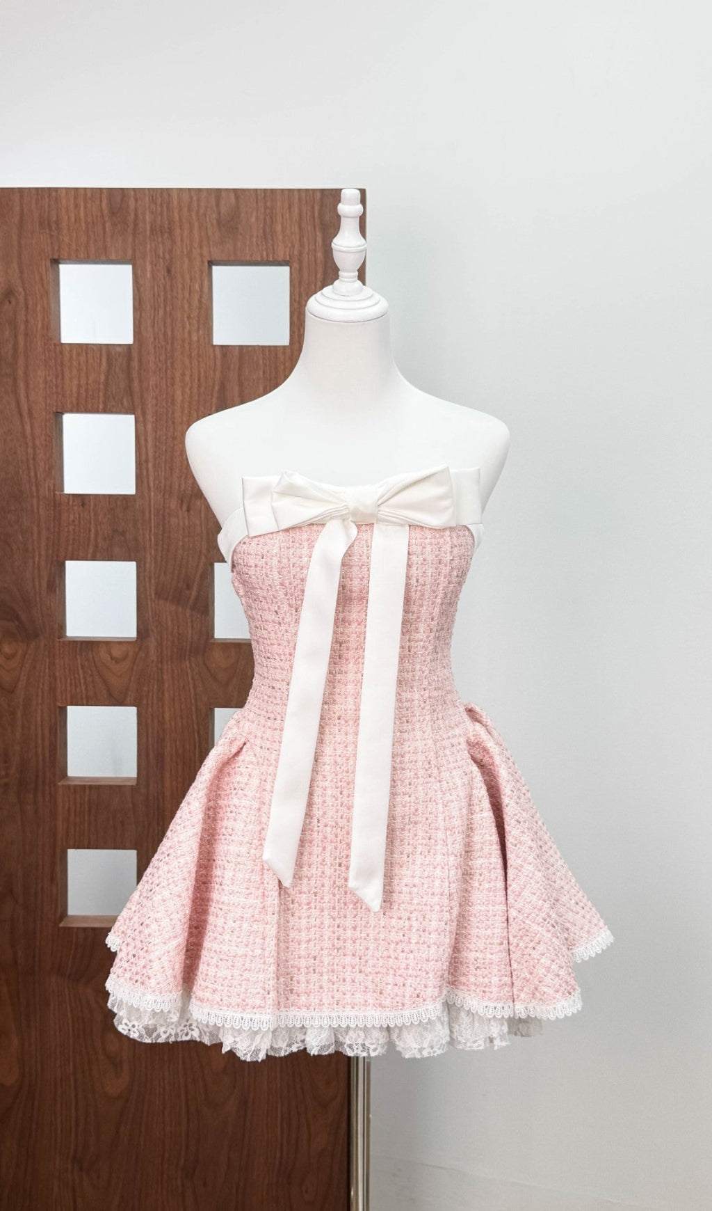 AIIZIE BOW WOVEN LACE TUBE TOP MINI DRESS IN PINK - product image