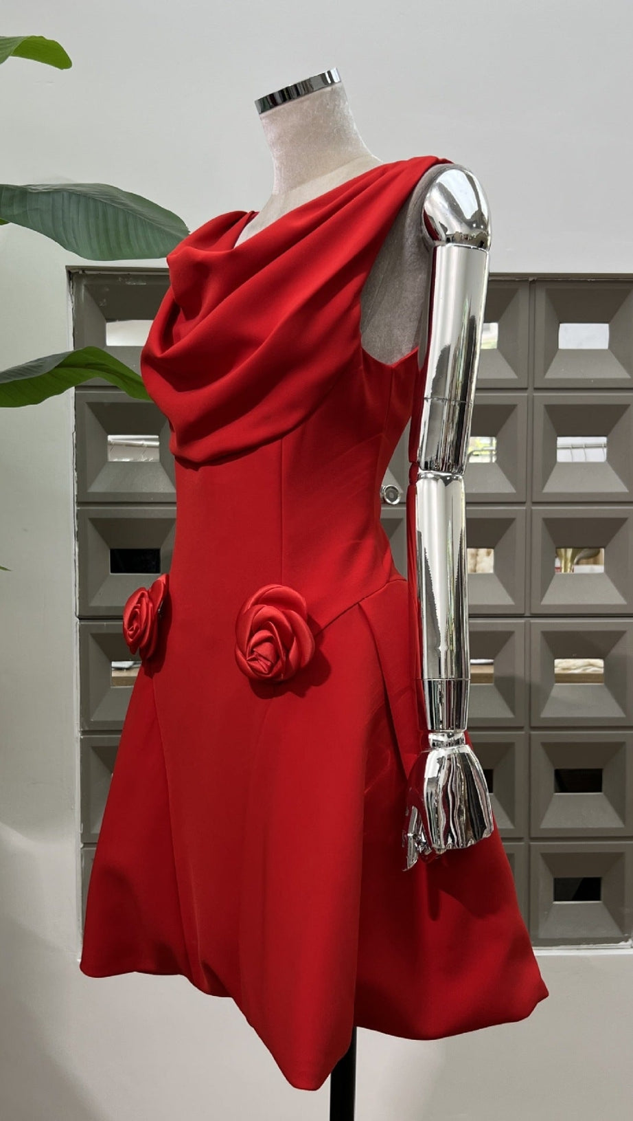 3D FLOWER PLEATED SLEEVELESS MINI DRESS